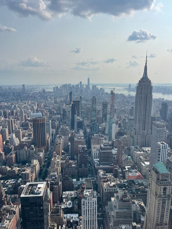 Manhattan von oben mit dem Empire State Building – Ausflugsziel im USA-Auslandsjahr